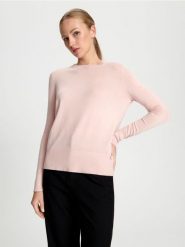 Sweter - różowy. Czerwone swetry nierozpinane damskie Sinsay, l, bez wzorów, ze skóry, bez kołnierzyka, bez ramiączek. W wyprzedaży za 24.99 zł.