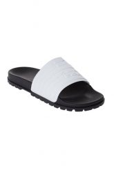 Klapki męskie EMPORIO ARMANI. Klapki męskie Emporio Armani, bez wzorów, bez zapięcia. W wyprzedaży za 138.27 zł.