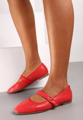 Czerwone Balerinki Zapinane na Sprzączkę ze Ściętym Noskiem Rilaisa. Czerwone balerinki damskie Born2be, na wiosnę, bez wzorów, z jeansu, eleganckie, bez obcasa, na płaskiej podeszwie, bez zapięcia. Za 69.99 zł.