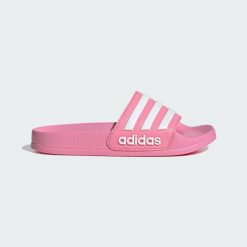 Klapki Adilette Shower. Białe klapki damskie Adidas, bez wzorów, sportowe, bez obcasa, bez zapięcia. Za 89.00 zł.