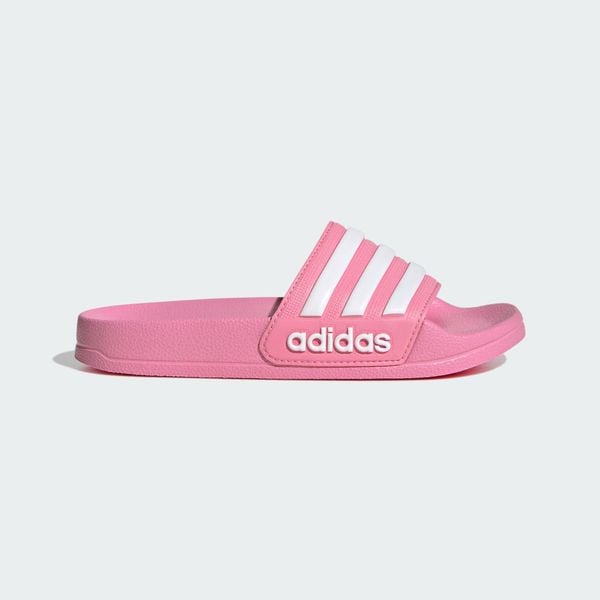 Klapki Adilette Shower. Białe klapki damskie Adidas, bez wzorów, sportowe, bez obcasa, bez zapięcia. Za 89.00 zł.