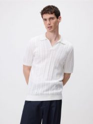 Bawełniany sweter polo - biały. Białe swetry męskie Reserved, l, bez wzorów, z bawełny, bez kołnierzyka, bez ramiączek. W wyprzedaży za 69.99 zł.