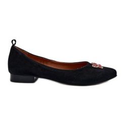 Zazoo 2887 Zamszowe Baleriny Z Ozdobnym Motylem Czarne. Czarne balerinki damskie z aplikacjami, z zamszu, eleganckie, bez obcasa, bez zapięcia. Za 423.36 zł.