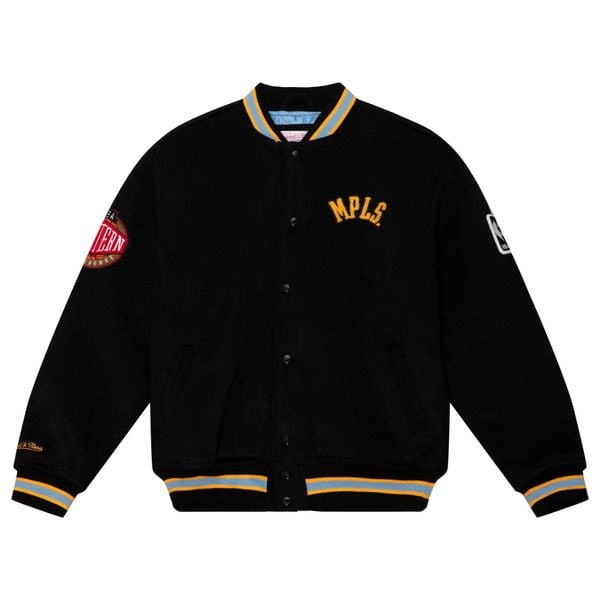 Kurtka Minneapolis Lakers NBA Varsity. Czarne kurtki męskie Mitchell & Ness, s, bez wzorów, eleganckie, bez kaptura. Za 975.00 zł.