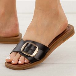 Czarne skórzane klapki damskie Cambell 64307. Czarne klapki damskie POTOCKI, na lato, bez wzorów, ze skóry, eleganckie, bez obcasa, na płaskiej podeszwie, bez zapięcia. Za 199.00 zł.