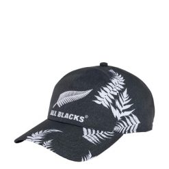 DŻINSOWA CZAPKA Z DASZKIEM ALL BLACKS RUGBY GREATEST RIVALRY. Czarne czapki damskie Adidas, bez wzorów, z materiału, klasyczne. Za 129.00 zł.