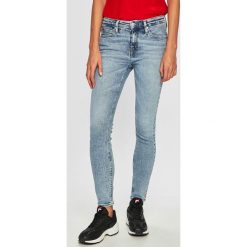 Calvin Klein Jeans - Jeansy CKJ 011. Niebieskie jeansy damskie Calvin Klein Jeans, bez wzorów, z bawełny. W wyprzedaży za 319.90 zł.
