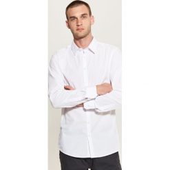 Gładka koszula - Biały. Białe koszule damskie Reserved, bez wzorów, bez kołnierzyka, bez ramiączek. Za 79.99 zł.