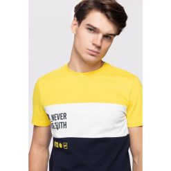 T-shirt męski TSM205 - żółty. Żółte t-shirty męskie 4F, m, bez wzorów, bez kołnierzyka, bez ramiączek. W wyprzedaży za 49.99 zł.