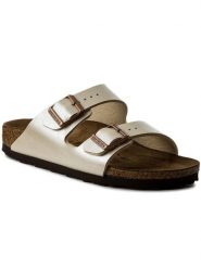 Birkenstock Klapki Arizona Bs 1009921 Złoty. Żółte klapki damskie Birkenstock, bez wzorów, ze skóry, bez obcasa, bez zapięcia. Za 449.99 zł.