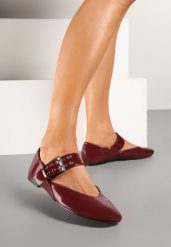 Bordowe Balerinki Lakierowane z Ozdobną Dużą Klamrą i Paskiem Grelita. Czerwone balerinki damskie Born2be, bez wzorów, z lakierowanej skóry, eleganckie, bez obcasa, bez zapięcia. Za 54.99 zł.