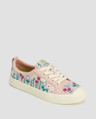 Trampki zamszowe Cariuma OCA Low Rose Suede Embroidered Flowers. Białe trampki i tenisówki damskie CARIUMA, bez wzorów, z gumy, bez zapięcia. Za 338.25 zł.