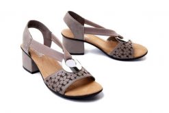 RIEKER 64677-64 beige, sandały damskie. Brązowe sandały damskie Rieker, bez wzorów, z gumy, bez obcasa, na obcasie, bez zapięcia. Za 239.92 zł.
