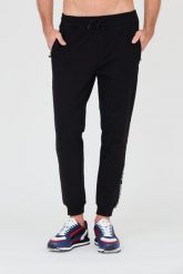GUESS Czarne spodnie dresowe. Czarne spodnie sportowe męskie Guess, l, z aplikacjami, z dresówki. W wyprzedaży za 219.99 zł.