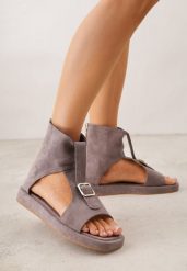 Szare Sandały w Stylu Botków z Ozdobną Klamrą Theaneasi. Szare sandały damskie Born2be, bez wzorów, z jeansu, bez obcasa, na płaskiej podeszwie, bez zapięcia. Za 99.99 zł.