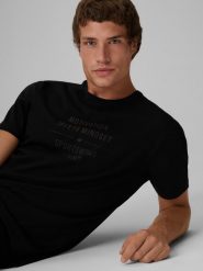 4F T-shirt regular z nadrukiem męski - czarny XL. Czarne t-shirty męskie 4F, m, bez wzorów, z bawełny, bez kołnierzyka, bez ramiączek. Za 69.99 zł.