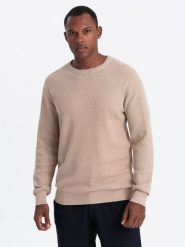 Męski melanżowy sweter ze strukturalnej dzianiny – piaskowy V3 - Rozmiar: S. Swetry męskie Ombre Clothing, m, bez wzorów, z bawełny, bez kołnierzyka, bez ramiączek. W wyprzedaży za 89.99 zł.
