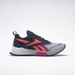 Buty do chodzenia damskie Reebok Lavante Trail 2. Niebieskie obuwie sportowe damskie Reebok, bez wzorów, z materiału, bez zapięcia, trekkingowe. Za 357.00 zł.