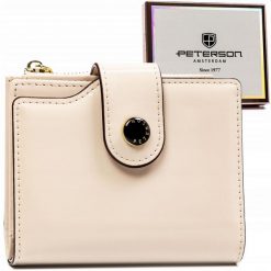 Portfel damski Peterson PTN 012-LAK beżowy. Brązowe portfele damskie Peterson, ze skóry ekologicznej. Za 54.00 zł.