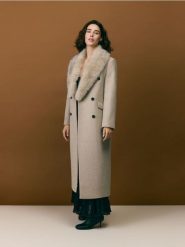 Płaszcz z dodatkiem wełny - beżowy. Brązowe płaszcze damskie Reserved, l, bez wzorów, z tkaniny, bez kołnierzyka, bez kaptura. Za 399.99 zł.