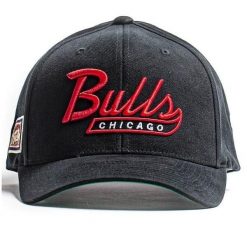 Czapka typu snapback Chicago Bulls NBA Vintage High Crown Structured. Czarne czapki damskie Mitchell & Ness, bez wzorów, sportowe. Za 217.00 zł.