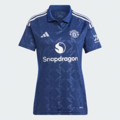 Koszulka Manchester United 24/25 Away. Niebieskie bluzki damskie Adidas, l, bez wzorów, z materiału, sportowe, bez kołnierzyka, bez ramiączek. W wyprzedaży za 302.55 zł.