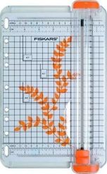 Fiskars FISKARS OBCINARKA DO PAPIERU 22cm A5 SureCut PLUS FS1004637. Golarki i trymery Fiskars. Za 98.28 zł.