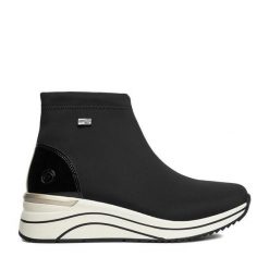 Botki Remonte. Czarne botki damskie Remonte, bez wzorów, bez obcasa, na koturnie, bez zapięcia. Za 349.99 zł.