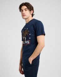 MESKA KOSZULKA LEE ESSENTIAL GRAPHIC TEE RIVET NAVY 112372360. Niebieskie t-shirty męskie Lee, l, bez wzorów, bez kołnierzyka, bez ramiączek. Za 79.99 zł.