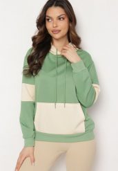 Zielona Bluza Oversize z Kapturem i Kontrastowymi Wstawkami Jevina. Zielone bluzy damskie Born2be, l, z aplikacjami, z jeansu, casualowe, bez ramiączek, z kapturem. Za 44.99 zł.