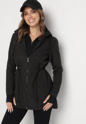 Czarna Kurtka Parka ze Sznurkiem w Talii i Kapturem Teridi. Czarne kurtki damskie Born2be, l, bez wzorów, z jeansu. Za 139.99 zł.