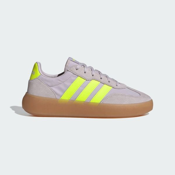Buty Barreda Decode. Brązowe obuwie trekkingowe damskie Adidas, z gumy, bez zapięcia. Za 310.99 zł.