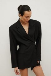 Klasyczna marynarka w kolorze BLACK- GRACE-M/L. Czarne marynarki i żakiety damskie Marsala, bez wzorów, z poliesteru, eleganckie, bez kołnierzyka, bez ramiączek. Za 469.90 zł.