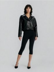 Bawełniane legginsy capri - czarny. Czarne legginsy damskie Sinsay, bez wzorów, z bawełny. Za 19.99 zł.