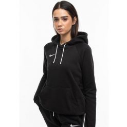Bluza sportowa damska Nike Wmns Park 20 Fleece. Białe bluzy damskie Nike, xl, bez wzorów, sportowe, bez ramiączek, z kapturem. Za 301.00 zł.