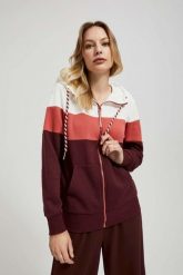 Bluza z kapturem kasztanowa. Brązowe bluzy damskie MOODO, m, bez wzorów, z bawełny, bez ramiączek, z kapturem. W wyprzedaży za 74.99 zł.