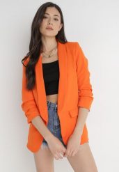 Pomarańczowa Marynarka Thaelenia. Brązowe marynarki i żakiety damskie Born2be, z aplikacjami, eleganckie, bez kołnierzyka, bez ramiączek. Za 109.99 zł.