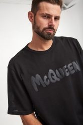 T-shirt męski z siatki ALEXANDER MCQUEEN. T-shirty męskie alexander mcqueen, m, bez wzorów, bez kołnierzyka, bez ramiączek. W wyprzedaży za 1,469.30 zł.