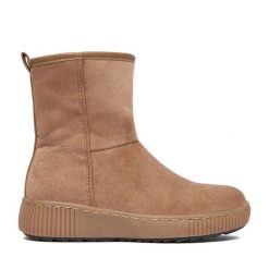 Botki Clara Barson. Brązowe botki damskie Clara Barson, bez wzorów, bez obcasa, na płaskiej podeszwie, bez zapięcia. Za 109.99 zł.