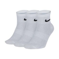 Skarpetki treningowe Nike Everyday Lightweight Ankle 3 pack do kostki. Białe skarpety męskie Nike, bez wzorów. W wyprzedaży za 59.90 zł.