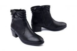 RIEKER 73981-00 black, botki damskie. Czarne botki damskie Rieker, bez wzorów, z polaru, bez obcasa, na obcasie, bez zapięcia. Za 240.44 zł.