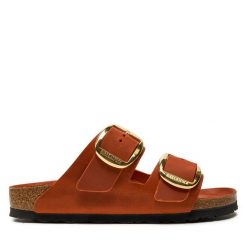 Klapki Birkenstock. Brązowe klapki damskie Birkenstock, bez wzorów, bez obcasa, bez zapięcia. Za 679.99 zł.