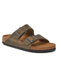 Klapki Birkenstock. Brązowe klapki damskie Birkenstock, bez wzorów, bez obcasa, bez zapięcia. Za 539.99 zł.