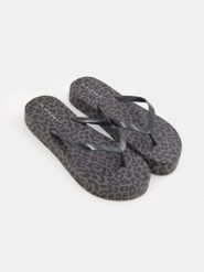 Klapki japonki w panterkę - brązowy. Brązowe klapki damskie Sinsay, bez wzorów, bez obcasa, bez zapięcia. Za 25.99 zł.