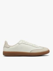 Kremowe półbuty w stylu sportowym na płaskim beżowym spodzie. Brązowe półbuty damskie Ryłko, bez wzorów, ze skóry, sportowe, z okrągłym noskiem, bez obcasa, na płaskiej podeszwie, bez zapięcia. W wyprzedaży za 329.99 zł.