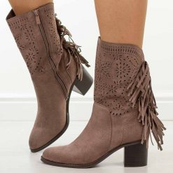 Szare ażurowe botki damskie na obcasie M.Daszyński 2337-15. Szare botki damskie M.Daszyński, na jesień, w ażurowe wzory, z jeansu, boho, bez obcasa, na obcasie, bez zapięcia. W wyprzedaży za 197.10 zł.
