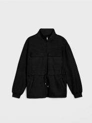 Bluza bomberka z domieszką wiskozy - czarny. Czarne bluzy damskie Sinsay, l, bez wzorów, z wiskozy, bez ramiączek, bez kaptura. Za 69.99 zł.