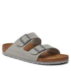 Klapki Birkenstock. Szare klapki damskie Birkenstock, bez wzorów, bez zapięcia. Za 399.99 zł.