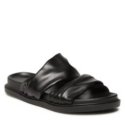 Klapki DeeZee. Czarne klapki damskie DeeZee, bez wzorów, bez obcasa, bez zapięcia. Za 119.99 zł.