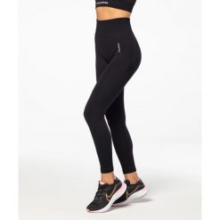 Legginsy bezszwowe Carpatree Allure czarne. Czarne legginsy damskie Carpatree, bez wzorów, z elastanu. W wyprzedaży za 172.49 zł.